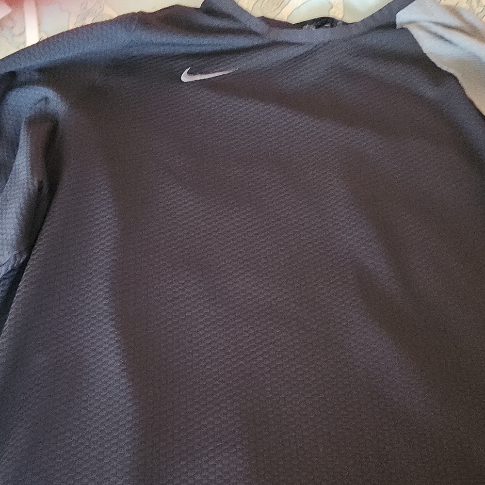 Nike long sleeve standard fit